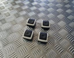 Chargement de la charnière d'arrimage dans la botte TOYOTA AVENSIS 2010