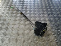 Serrure de la porte arrière gauche TOYOTA AVENSIS 2010