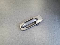 Poignée de porte arrière droite NISSAN X-TRAIL 2002