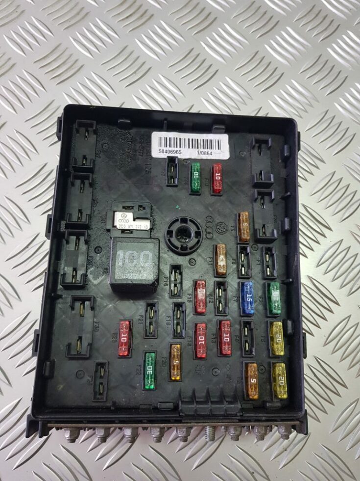 Drošinātāju bloks priekš VW GOLF 5 2006