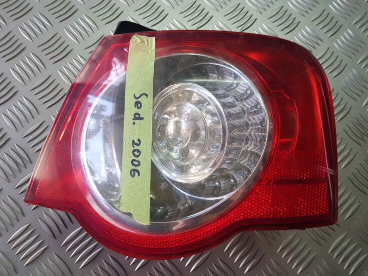 Aizmugurējais labais lukturis priekš VW PASSAT B6 2008 ANGL.