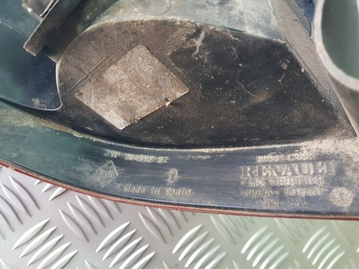 Aizmugurējais labais lukturis priekš RENAULT MEGANE 2004