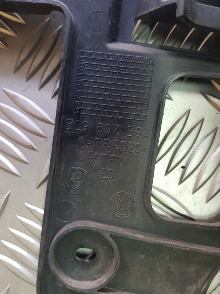 Aizmugurējā spārna un bufera stiprinājums priekš VW PASSAT B6 2006 ANGL. UNIVERSAL