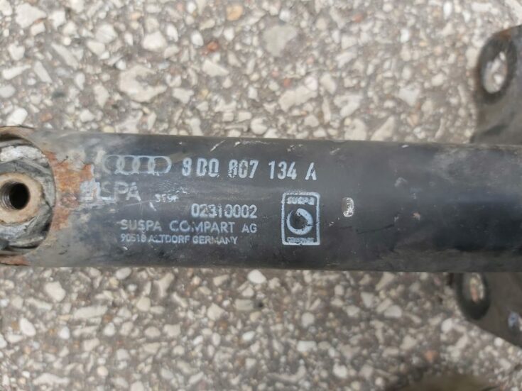 Priekšēja bufera pastiprinātāja kronšteins priekš AUDI A4 1996
