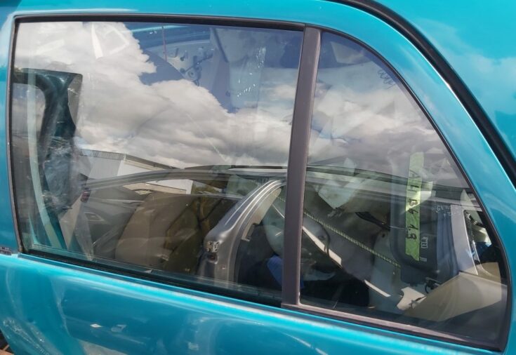Aizmugurējo kreiso durvju stikls priekš ŠKODA FABIA 2003