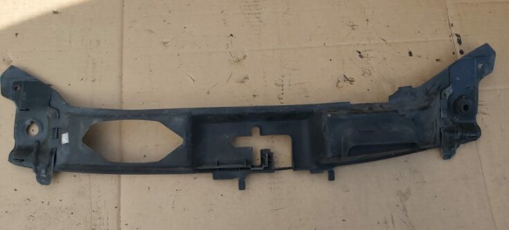 Radiatoru augšēja uzlika priekš VOLVO C30 2008 BLACK