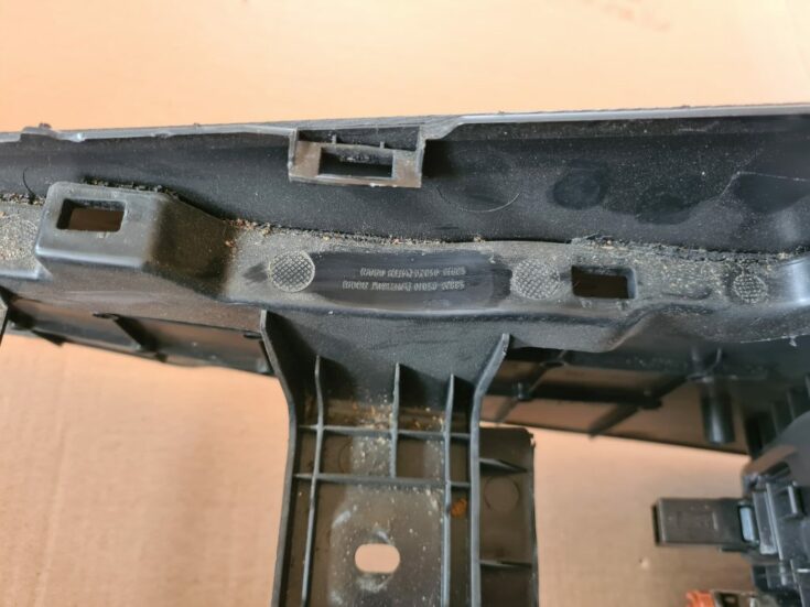 Centrālās konsoles apdares lielākā daļa priekš TOYOTA AVENSIS 2012