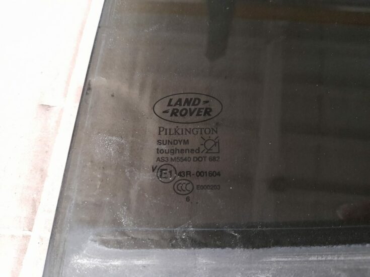 Aizmugurējo kreiso durvju stikls priekš RANGE ROVER SPORT 2007