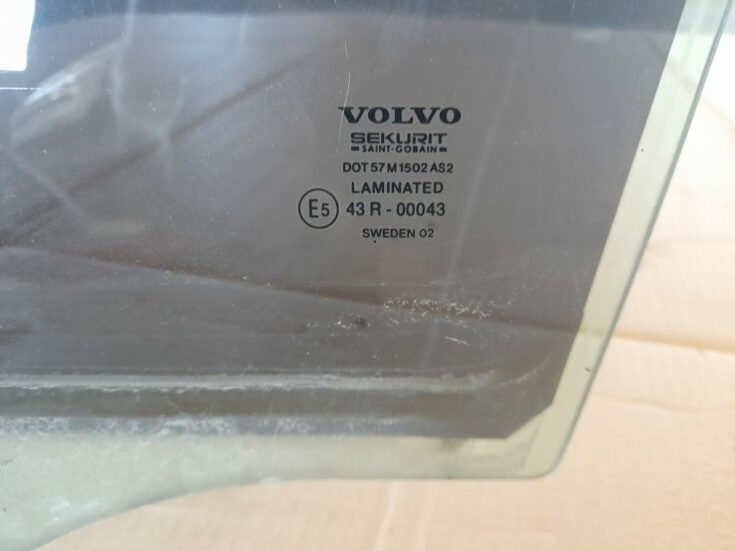 Aizmugurējo kreiso durvju stikls priekš VOLVO V70 2003 SILVER