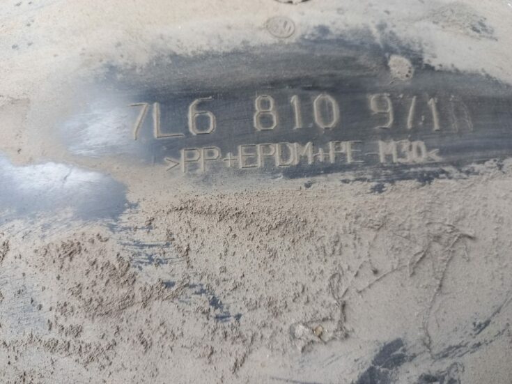 Aizmugurējais kreisais paspārns priekš VW TOUAREG 2007