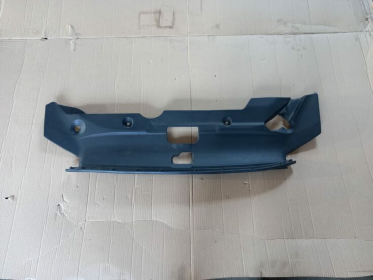 Radiatoru augšēja uzlika priekš MITSUBISHI ASX 2011