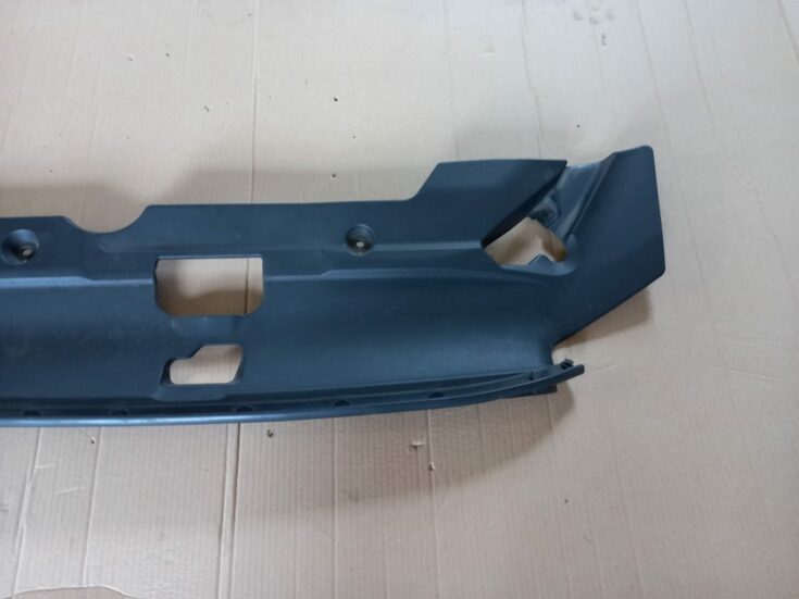 Radiatoru augšēja uzlika priekš MITSUBISHI ASX 2011
