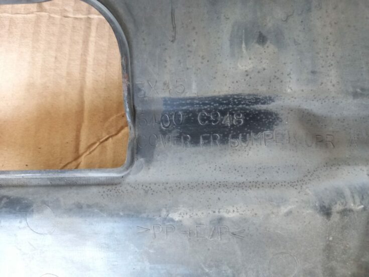 Radiatoru augšēja uzlika priekš MITSUBISHI ASX 2011