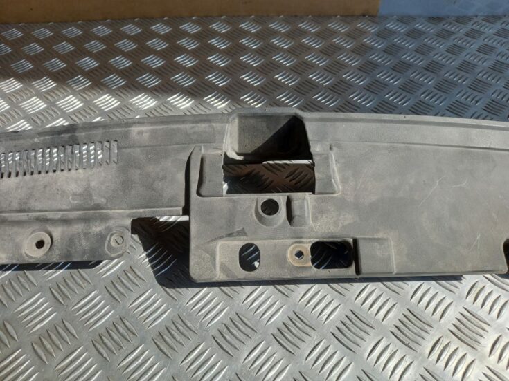 Radiatoru augšēja uzlika priekš MITSUBISHI LANCER 2009