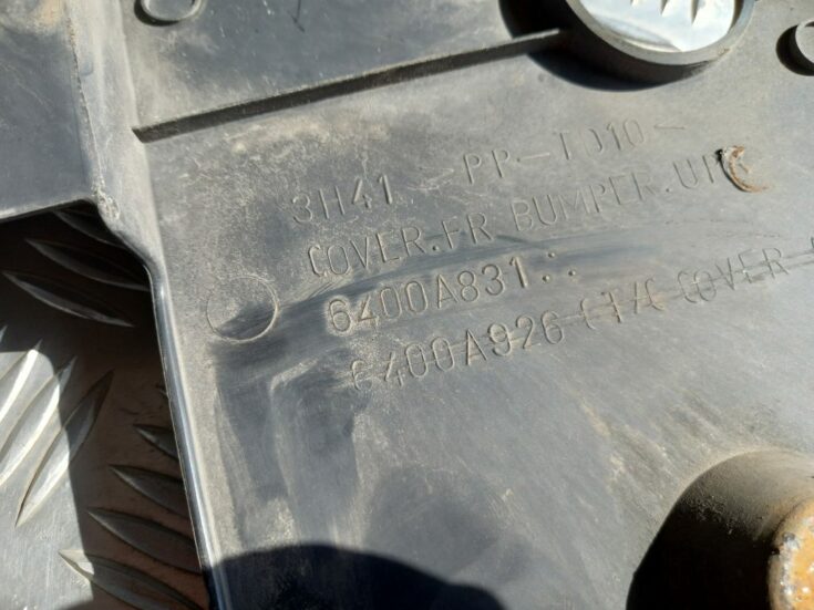 Radiatoru augšēja uzlika priekš MITSUBISHI LANCER 2009
