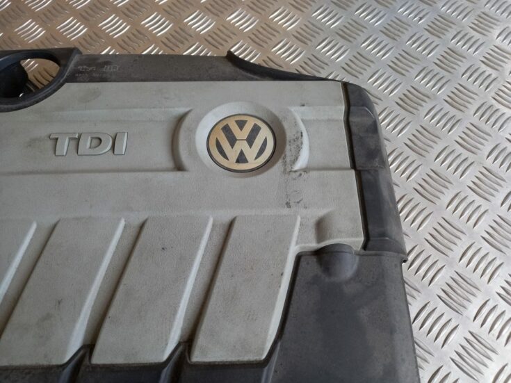 Dzinēja dekoratīvais vāks priekš VW PASSAT CC 2009
