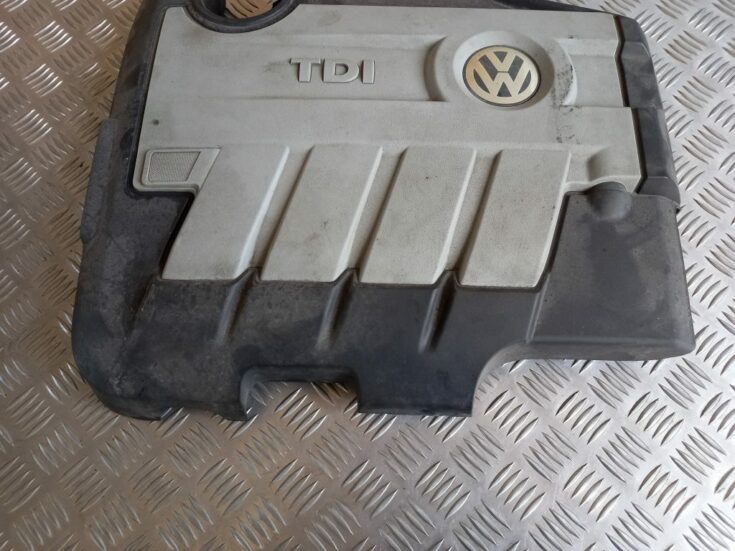 Dzinēja dekoratīvais vāks priekš VW PASSAT CC 2009
