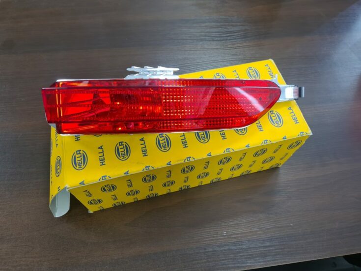 Miglas lukturis aizmugurē labā pusē priekš VW Toureg  2010-2018 7P6945702C