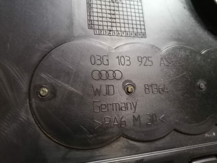 Dzinēja dekoratīvais vāks priekš AUDI A4 2007