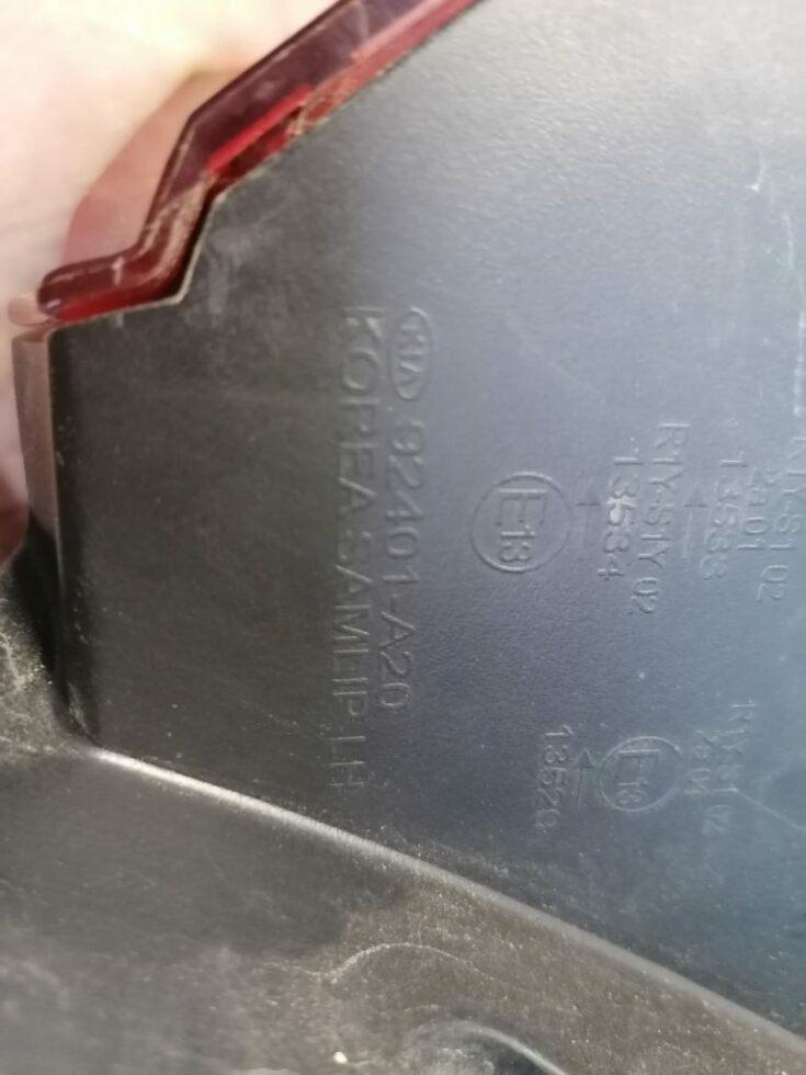 Aizmugurējais kreisais lukturis priekš KIA CEED 2013