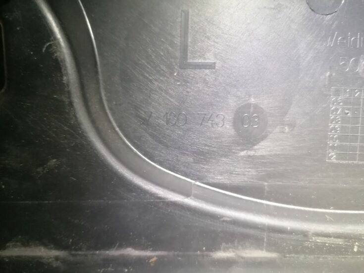 Radiatoru augšēja uzlika priekš BMW 330D E91 2008 TOURING