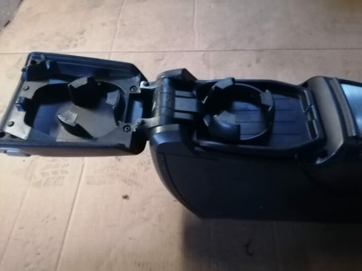 Centrālās konsoles apdares lielākā daļa priekš VOLVO V70 2007