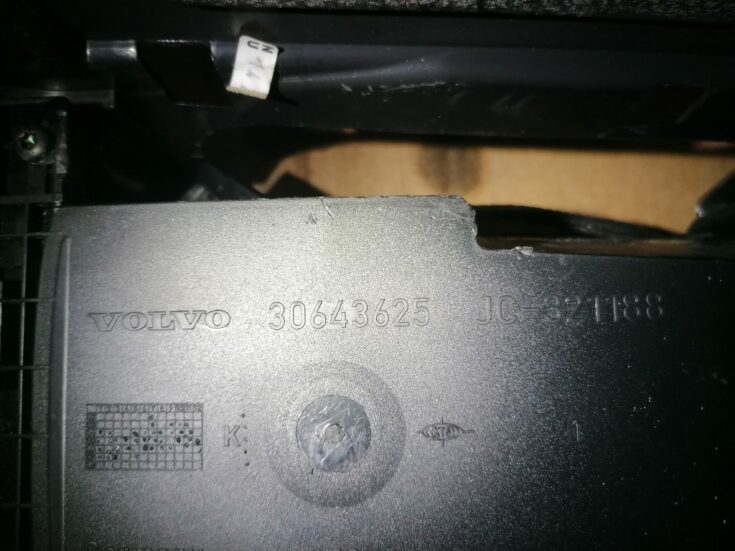Centrālās konsoles apdares lielākā daļa priekš VOLVO V70 2007