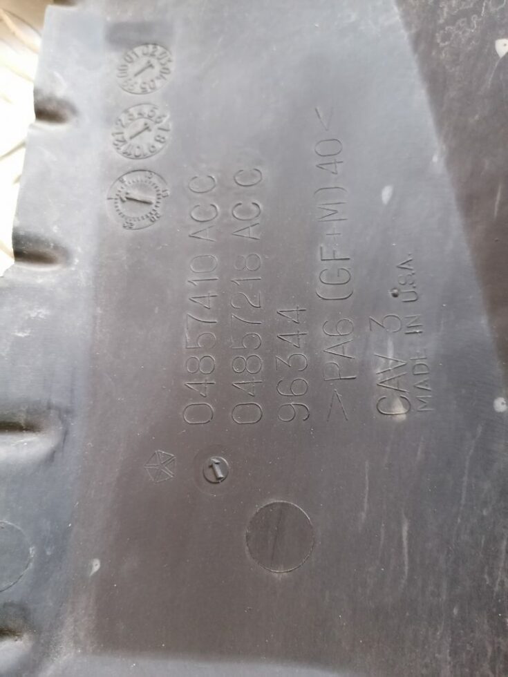 Radiatoru augšēja uzlika priekš CHRYSLER GRAND VOYAGER 2004