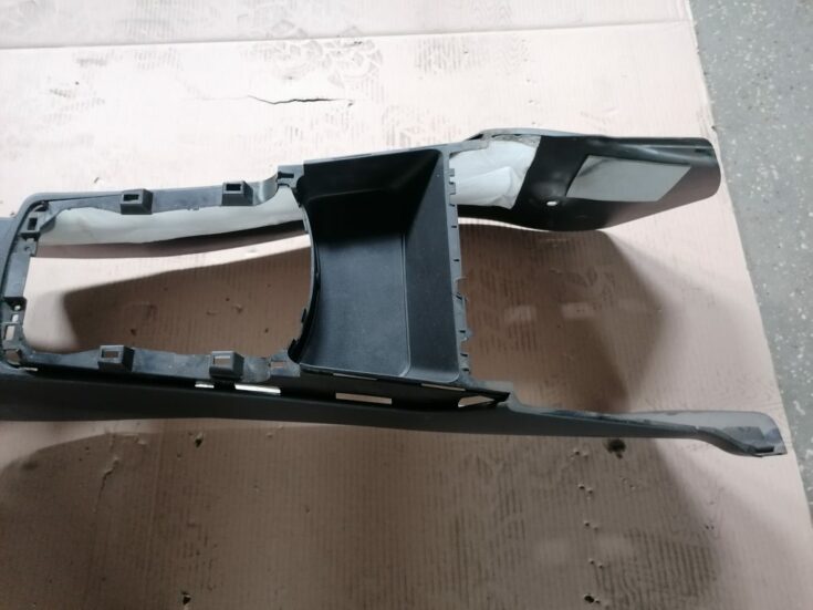Centrālās konsoles apdares lielākā daļa priekš HYUNDAI I30 2012