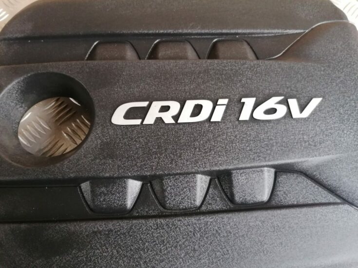 Dzinēja dekoratīvais vāks priekš HYUNDAI I30 2012