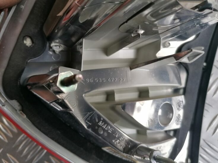 Bagāžnieka vāka kreisais lukturis priekš CITROEN PICASSO 2007