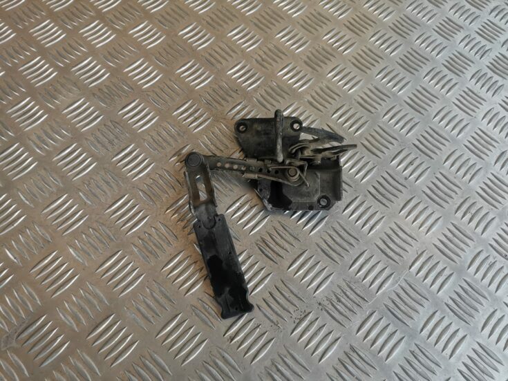 Pārsega slēdzene priekš AUDI A6 1998