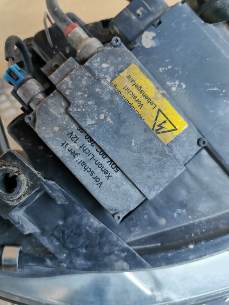 Priekšējais kreisais lukturis priekš AUDI A6 1998