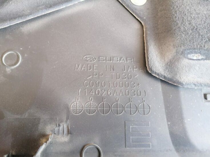 Dzinēja dekoratīvais vāks priekš SUBARU LEGACY 2011