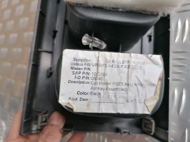 Krūzes turētājs priekš NISSAN PATHFINDER 2006