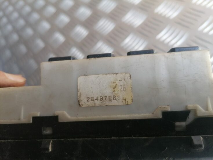 Drošinātāju relejas kaste priekš NISSAN PATHFINDER 2006