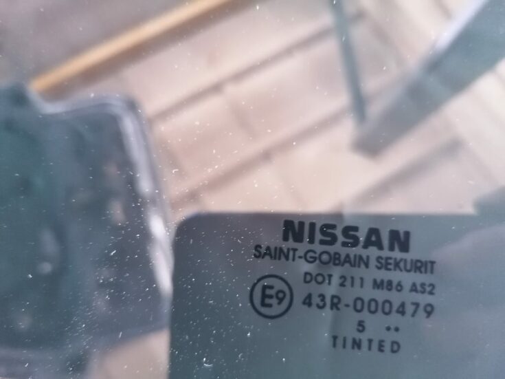 Aizmugurējo kreiso durvju stikls priekš NISSAN PATHFINDER 2006
