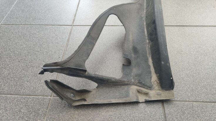 Vējstikla uzlikas (deflektora) režģis priekš PEUGEOT 307 2007