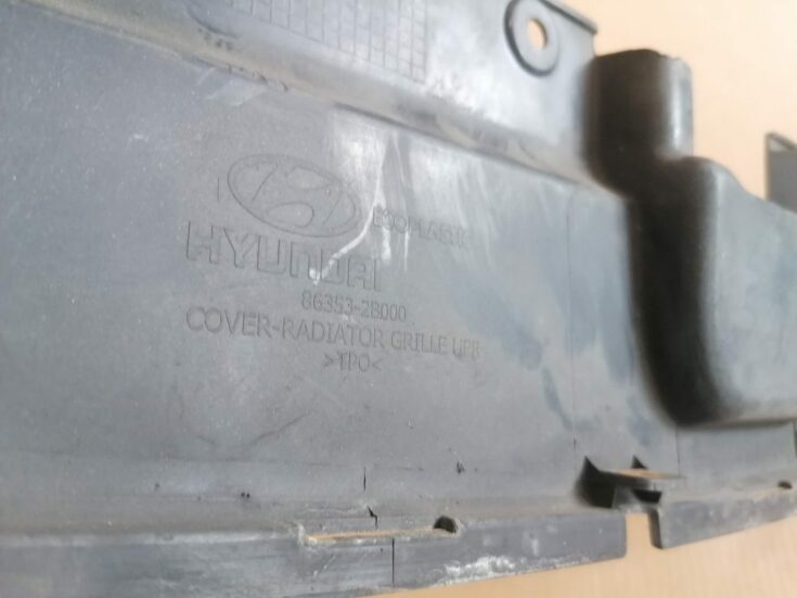 Radiatoru augšēja uzlika priekš Hyundai Santa Fe 2006-2012 863532B000