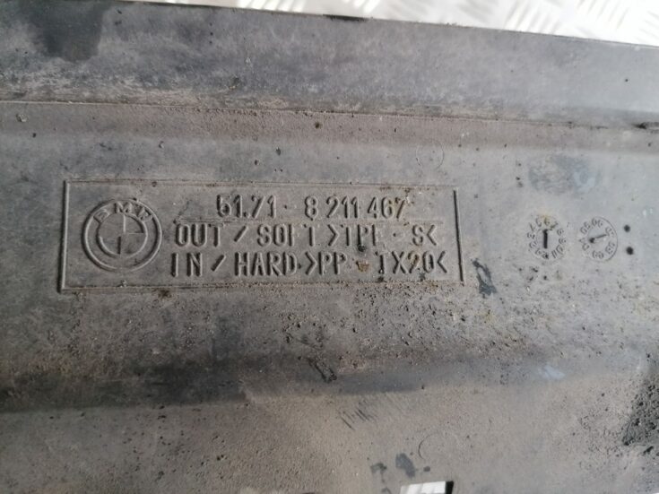 Radiatoru augšēja uzlika priekš BMW 320D E46 2004 TOURING