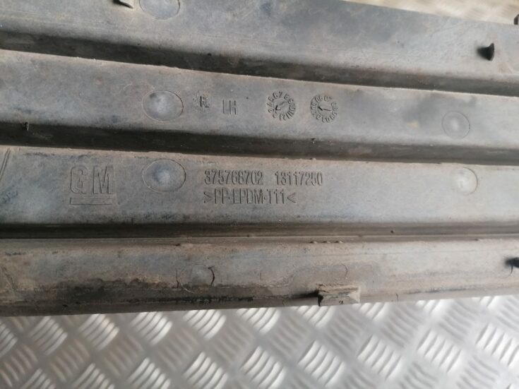 Bufera reste priekš OPEL ASTRA H 2005