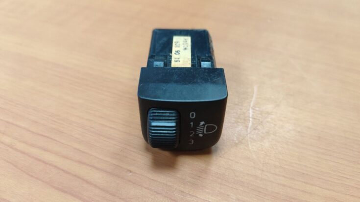 Lukturu augstuma regulēšanas poga priekš SAAB 9-5 1999