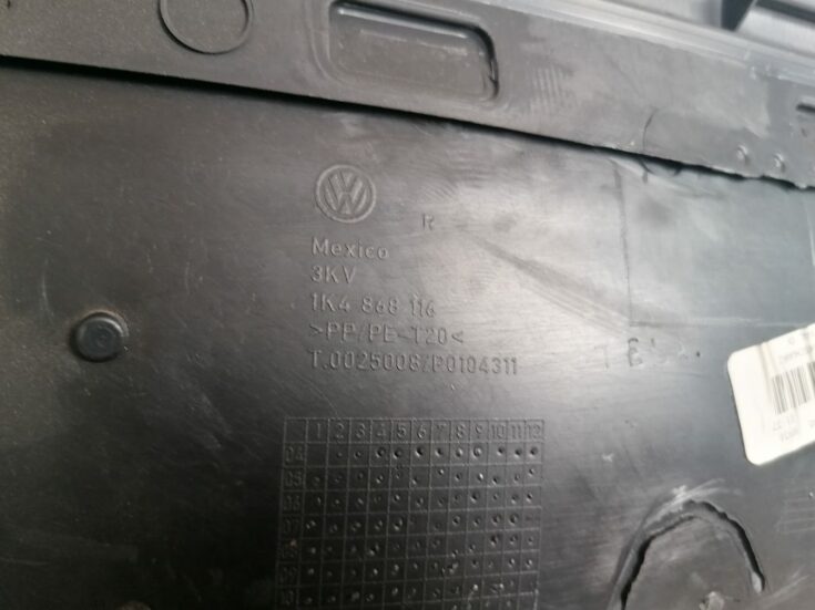 Aizmugurējo kreiso durvju apdare priekš VW GOLF VARIANT 2012