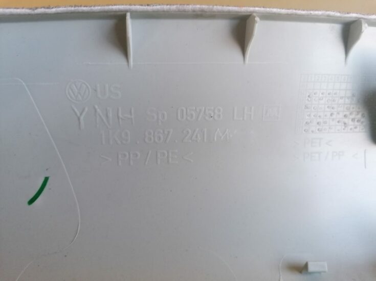 Aizmugurējas salona statnes apdare priekš VW GOLF VARIANT 2012