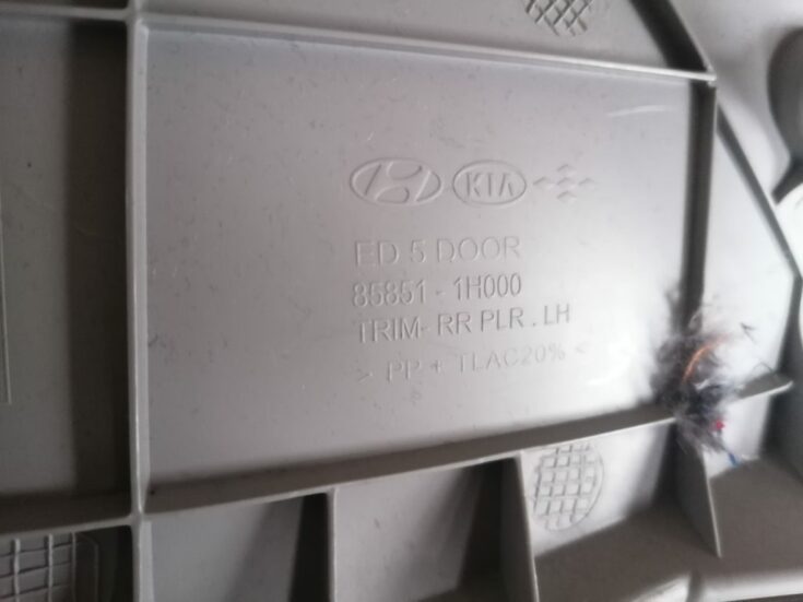 Aizmugurējas salona statnes apdare priekš KIA CEED 2007