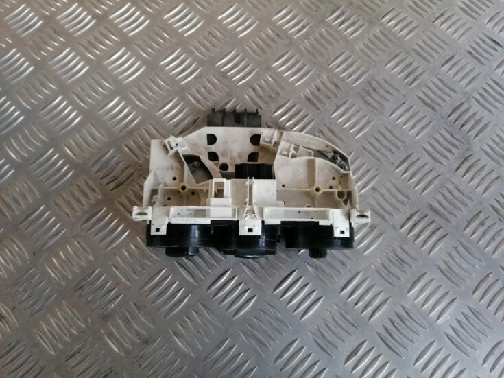 Klimata kontroles bloks priekš VW GOLF IV 1999