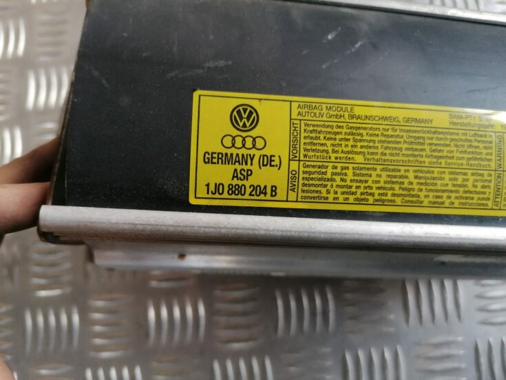 Mērinstrumentu paneļa drošības spilvens priekš VW GOLF IV 1999
