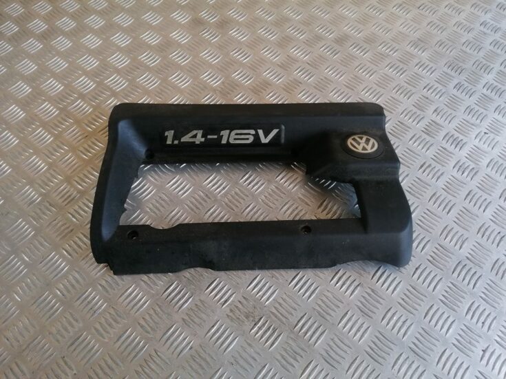Dzinēja dekoratīvais vāks priekš VW GOLF IV 1999