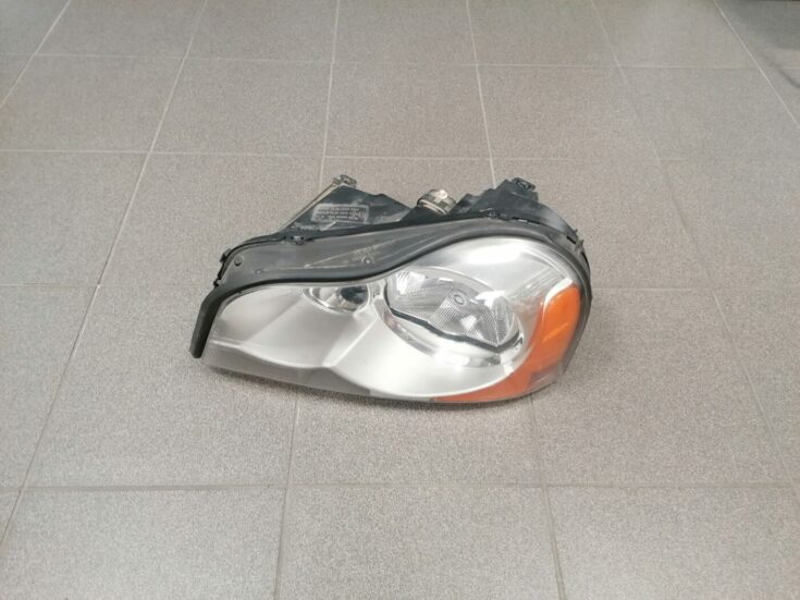 Priekšējais kreisais lukturis priekš VOLVO XC90 2004