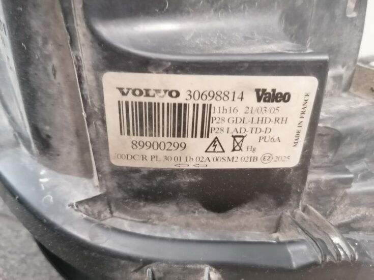 Priekšējais kreisais lukturis priekš VOLVO XC90 2004